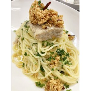 ズワイガニのペペロンチーノ、太丸麺